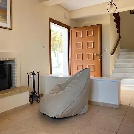 Kourkoumelata Willa *